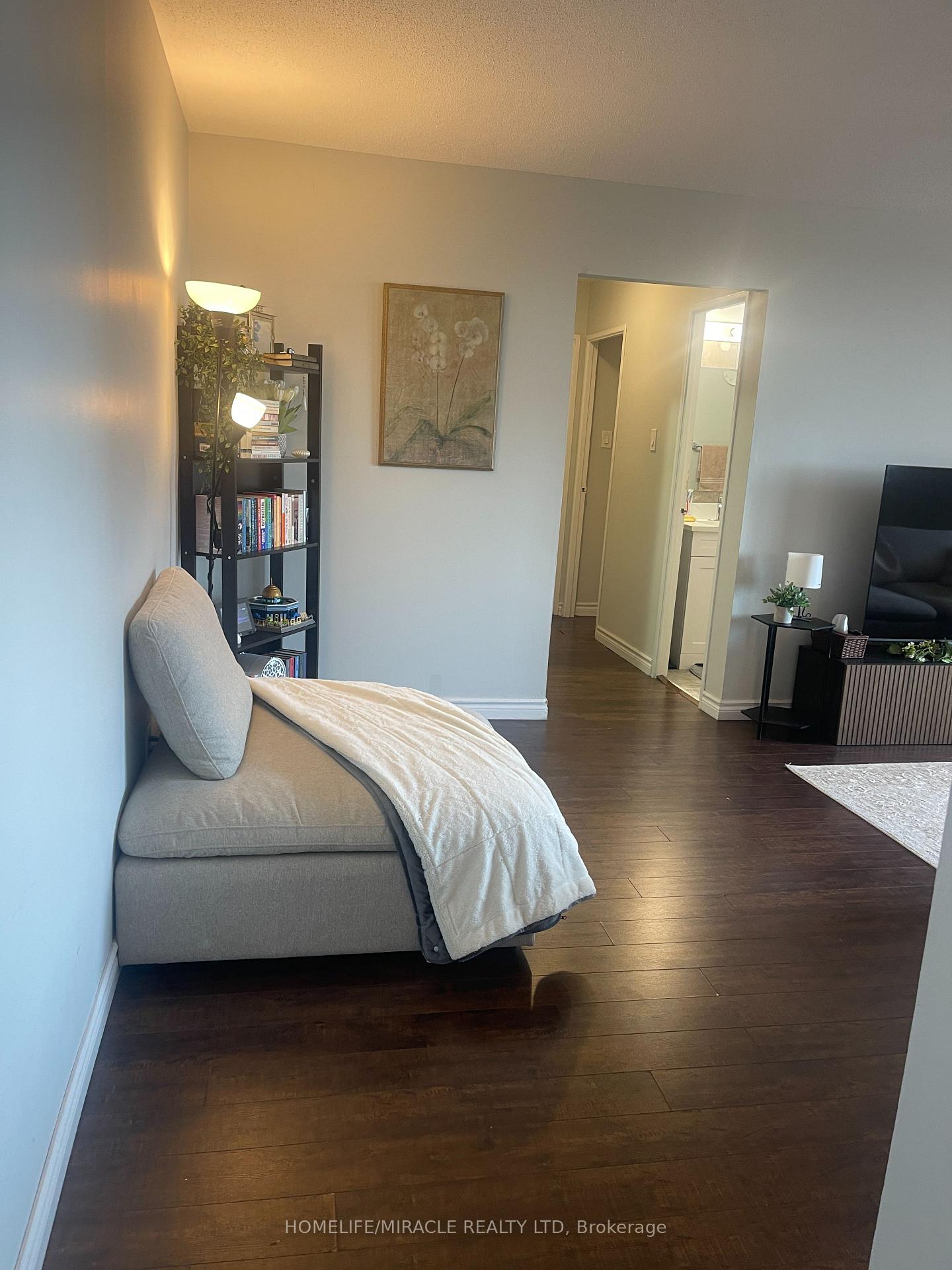 Photo 13 of Unit 810, 3555 Derry Road E, Mississauga, Malton — HOMEH
