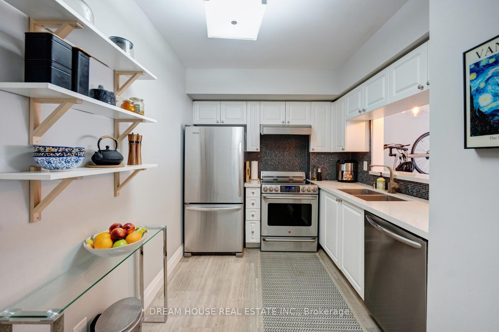 Photo 11 of Unit 1008, 5 Everson Drive, North York, Willowdale East — HOMEH