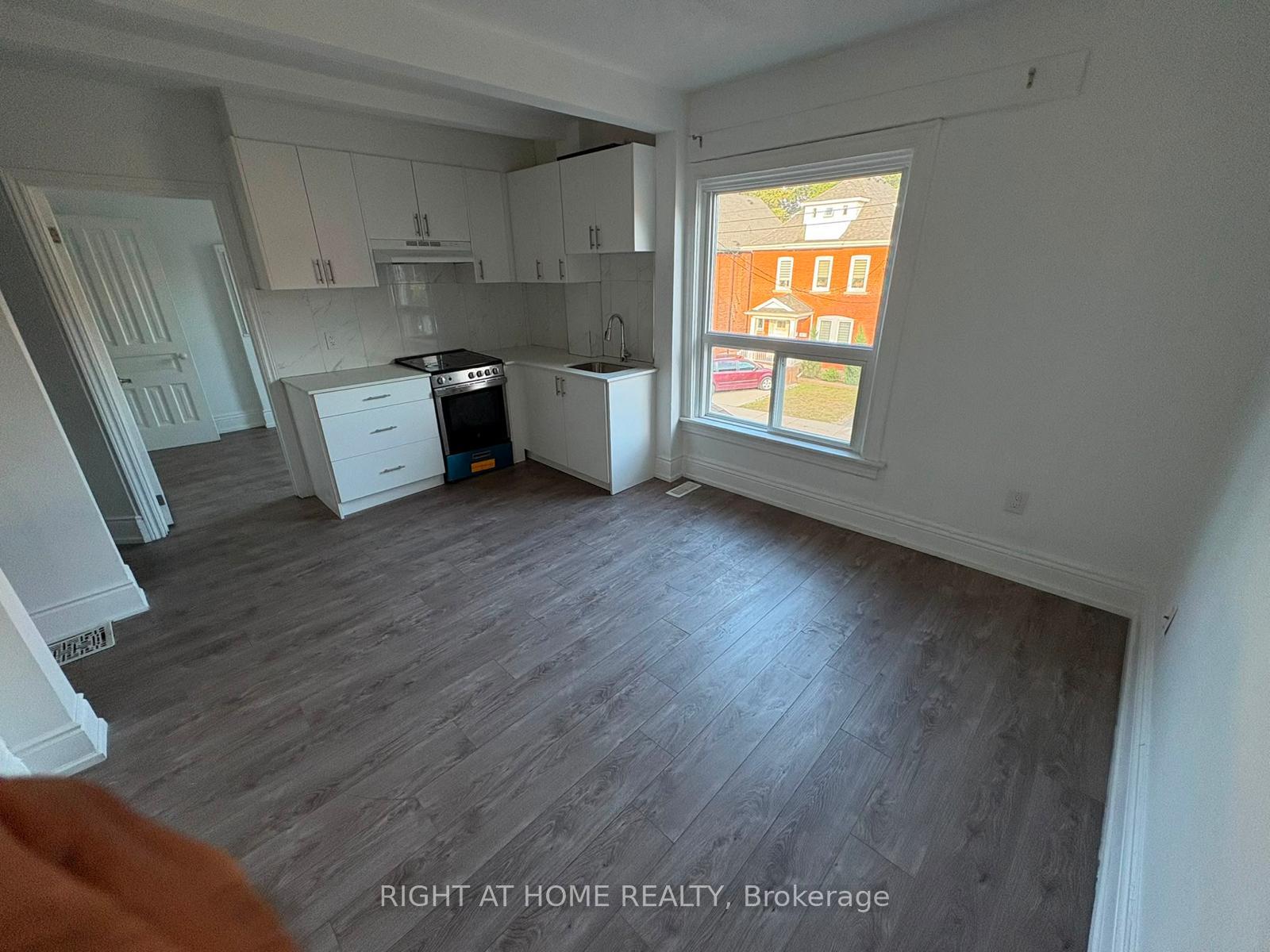 Photo 4 of 110 Mrytle Avenue, Hamilton, St. Clair — HOMEH
