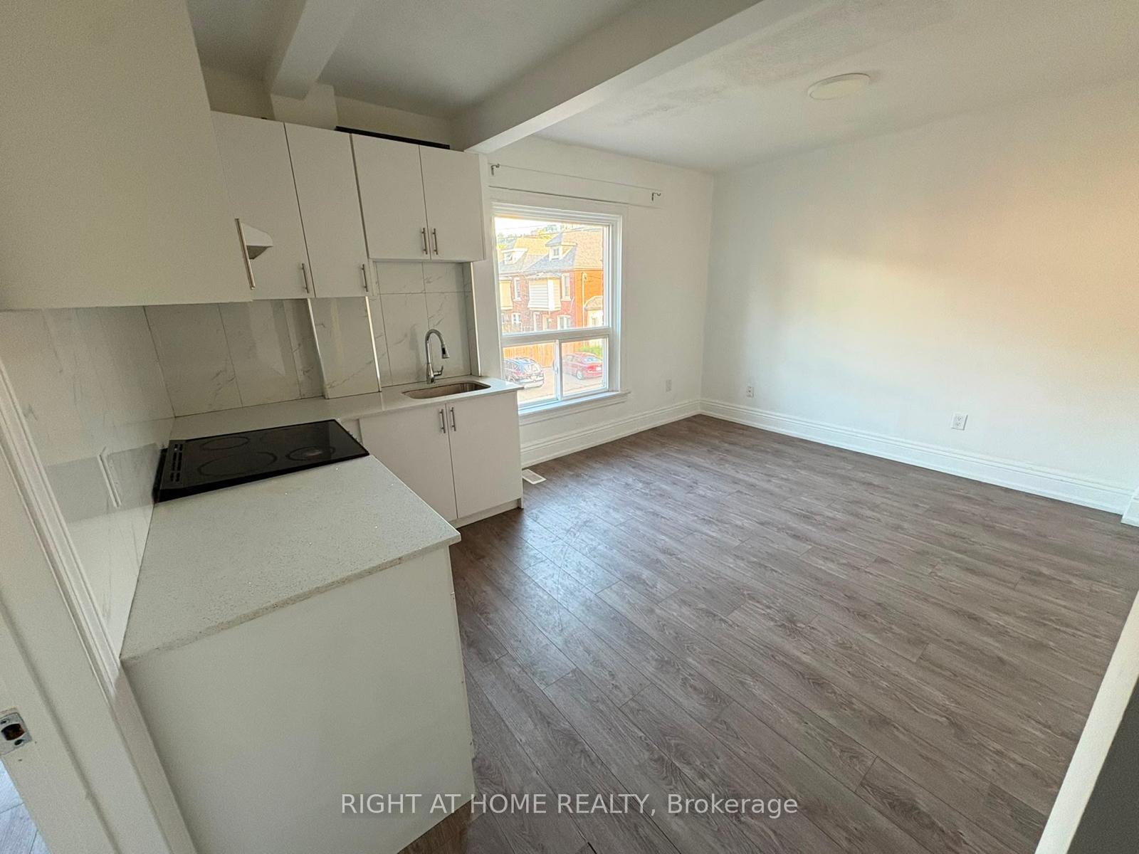 Photo 5 of 110 Mrytle Avenue, Hamilton, St. Clair — HOMEH