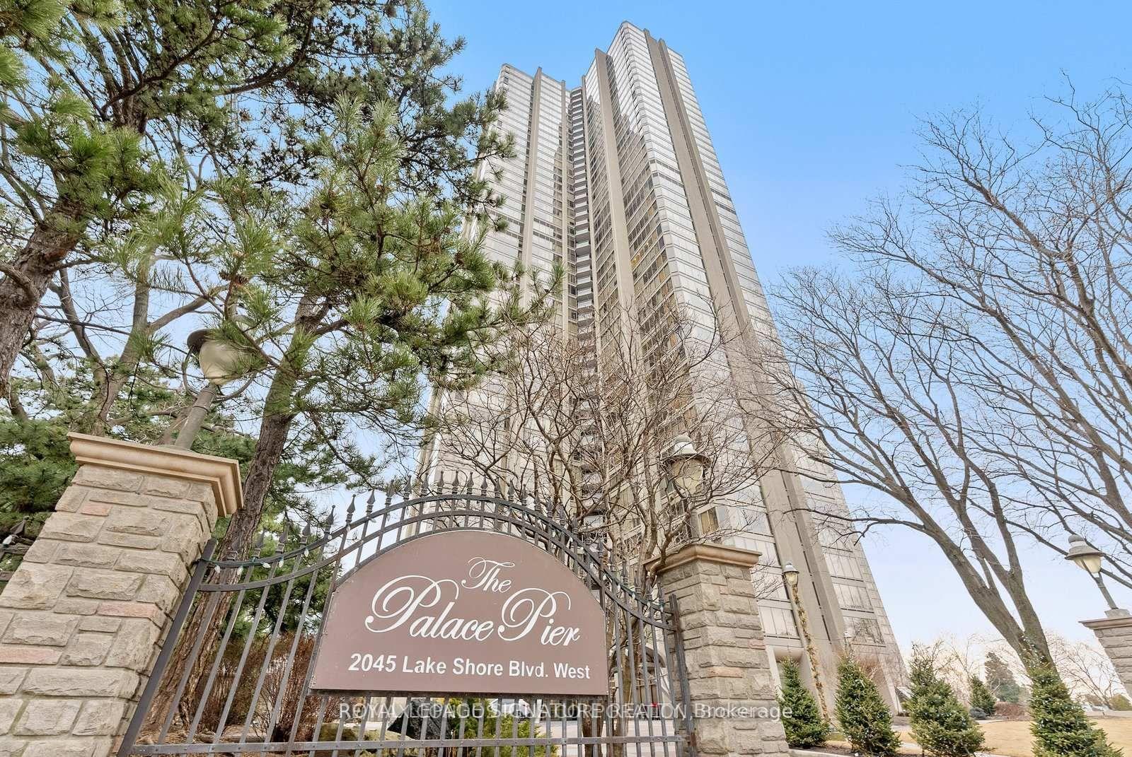 Front of Unit 3001, 2045 Lakeshore Boulevard W