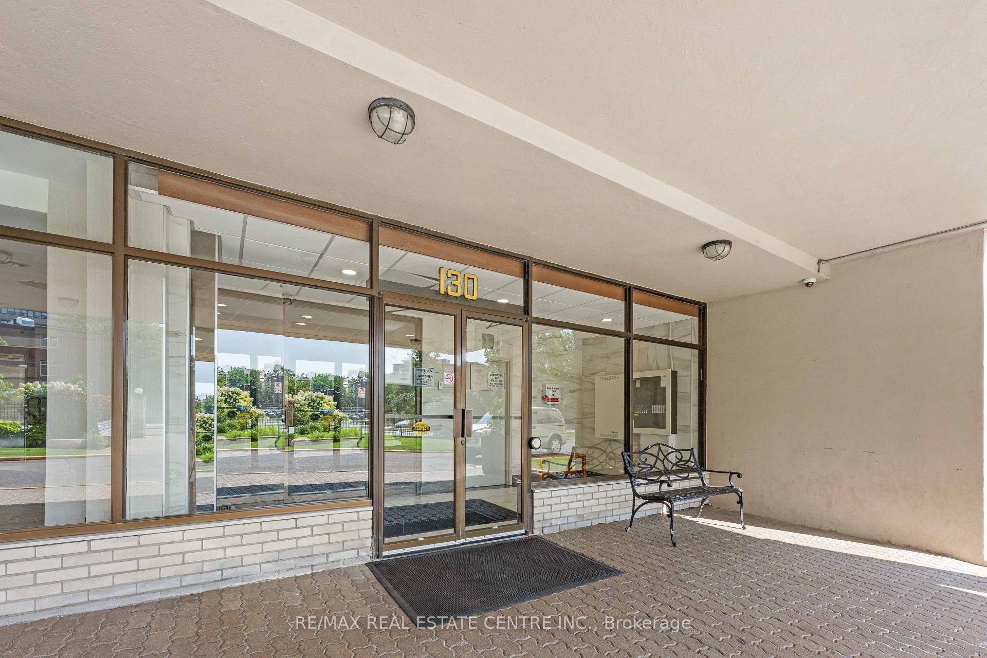 Photo 5 of Unit 504, 130 Neptune Drive, Toronto, Englemount-Lawrence — HOMEH