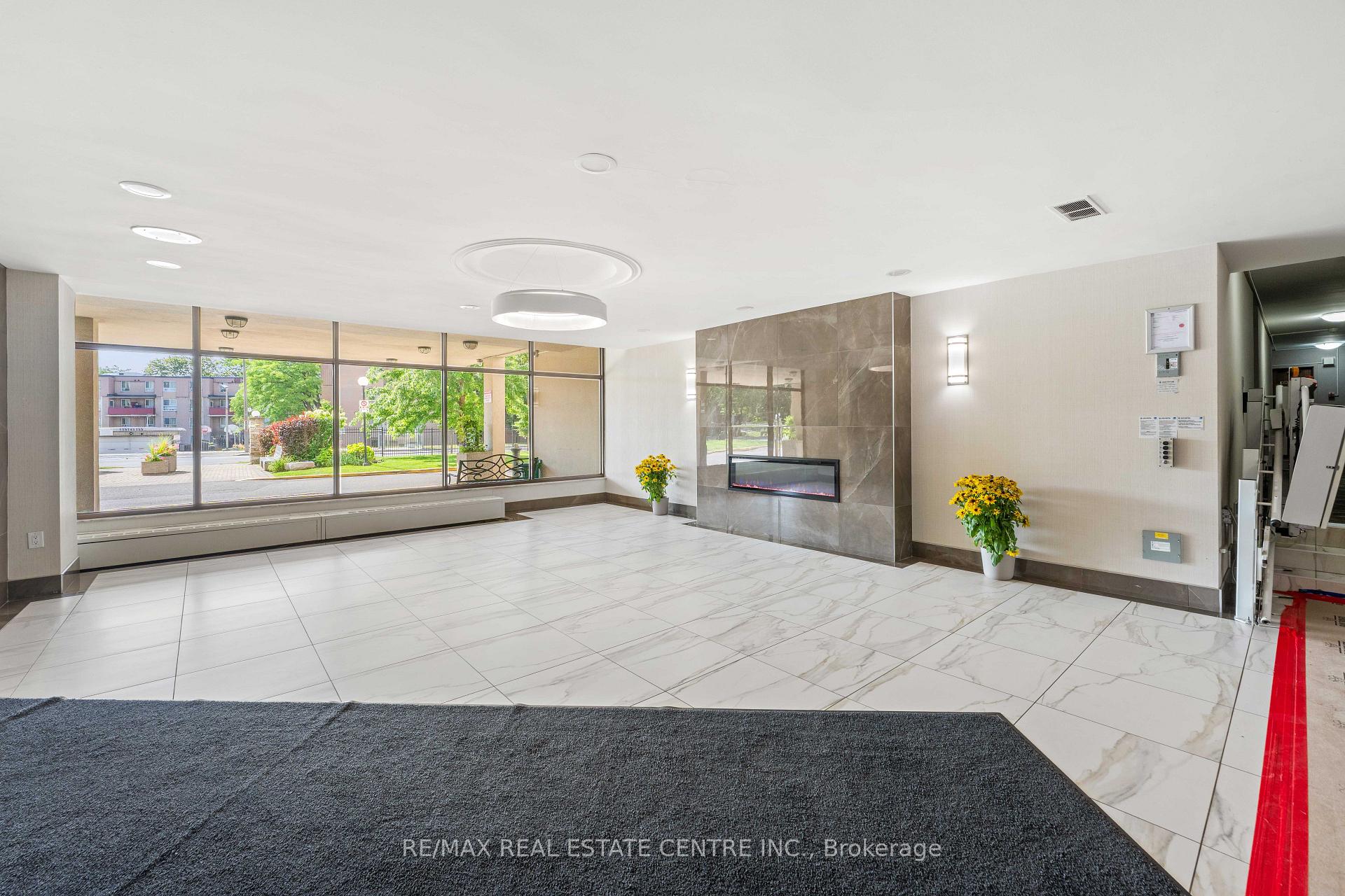 Photo 6 of Unit 504, 130 Neptune Drive, Toronto, Englemount-Lawrence — HOMEH