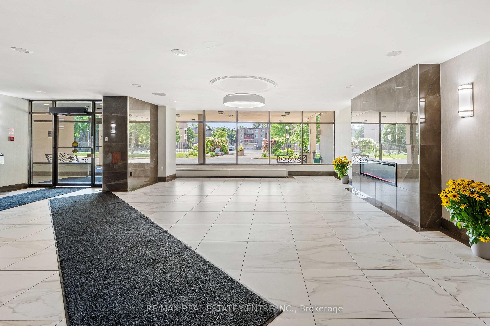 Photo 7 of Unit 504, 130 Neptune Drive, Toronto, Englemount-Lawrence — HOMEH