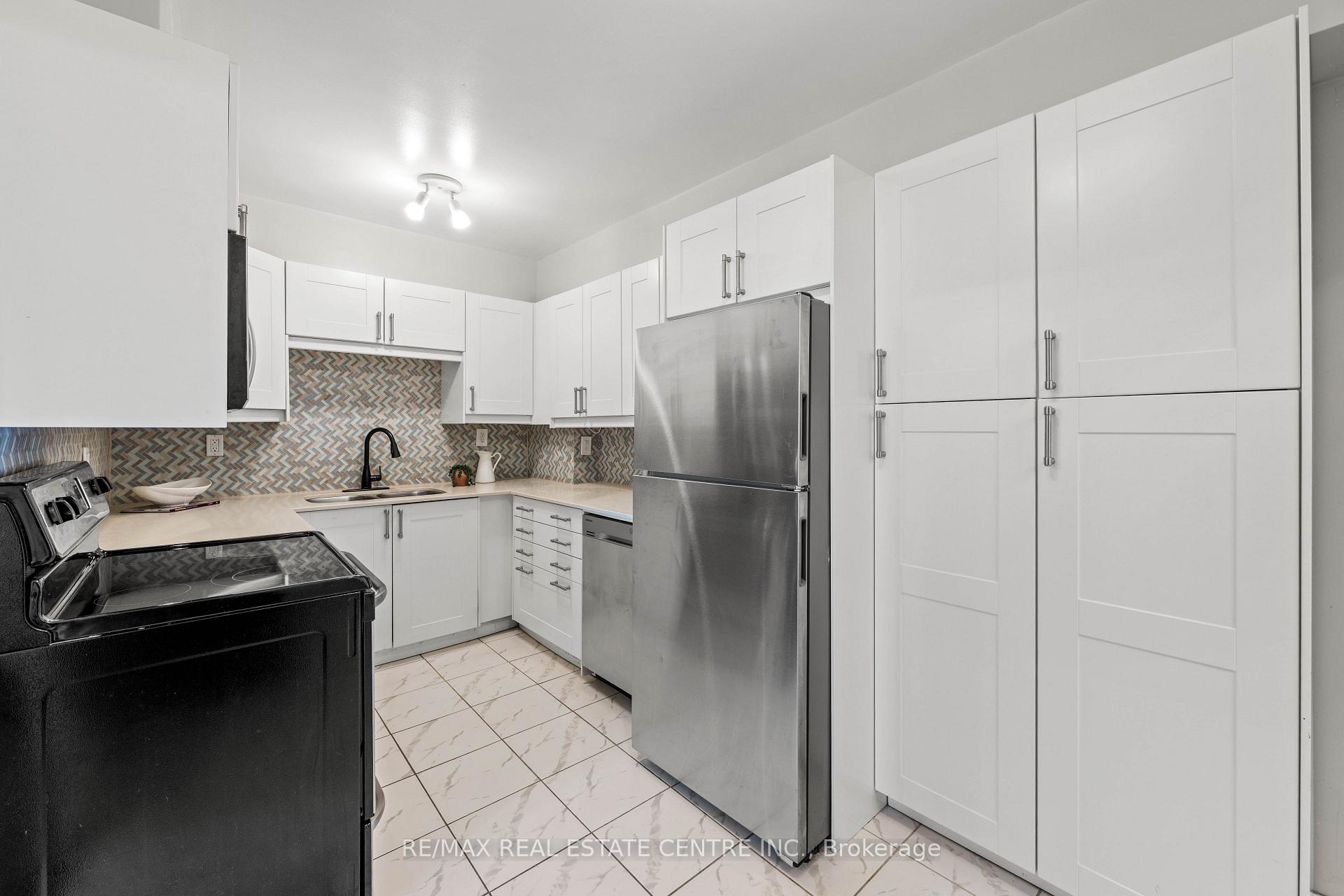Photo 17 of Unit 504, 130 Neptune Drive, Toronto, Englemount-Lawrence — HOMEH