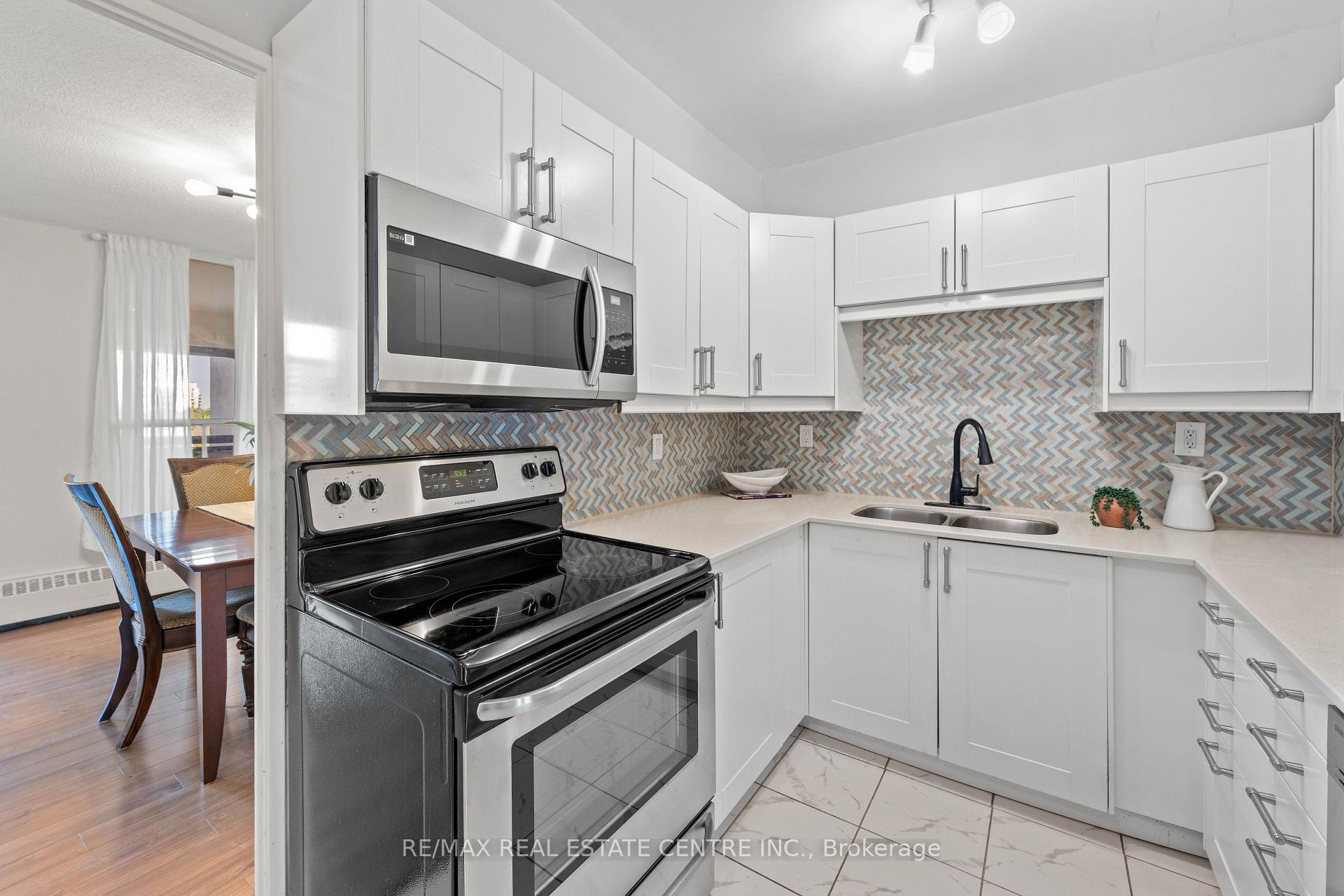 Photo 18 of Unit 504, 130 Neptune Drive, Toronto, Englemount-Lawrence — HOMEH