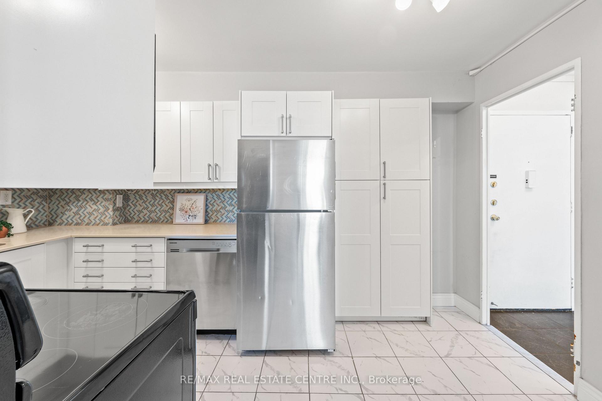 Photo 19 of Unit 504, 130 Neptune Drive, Toronto, Englemount-Lawrence — HOMEH