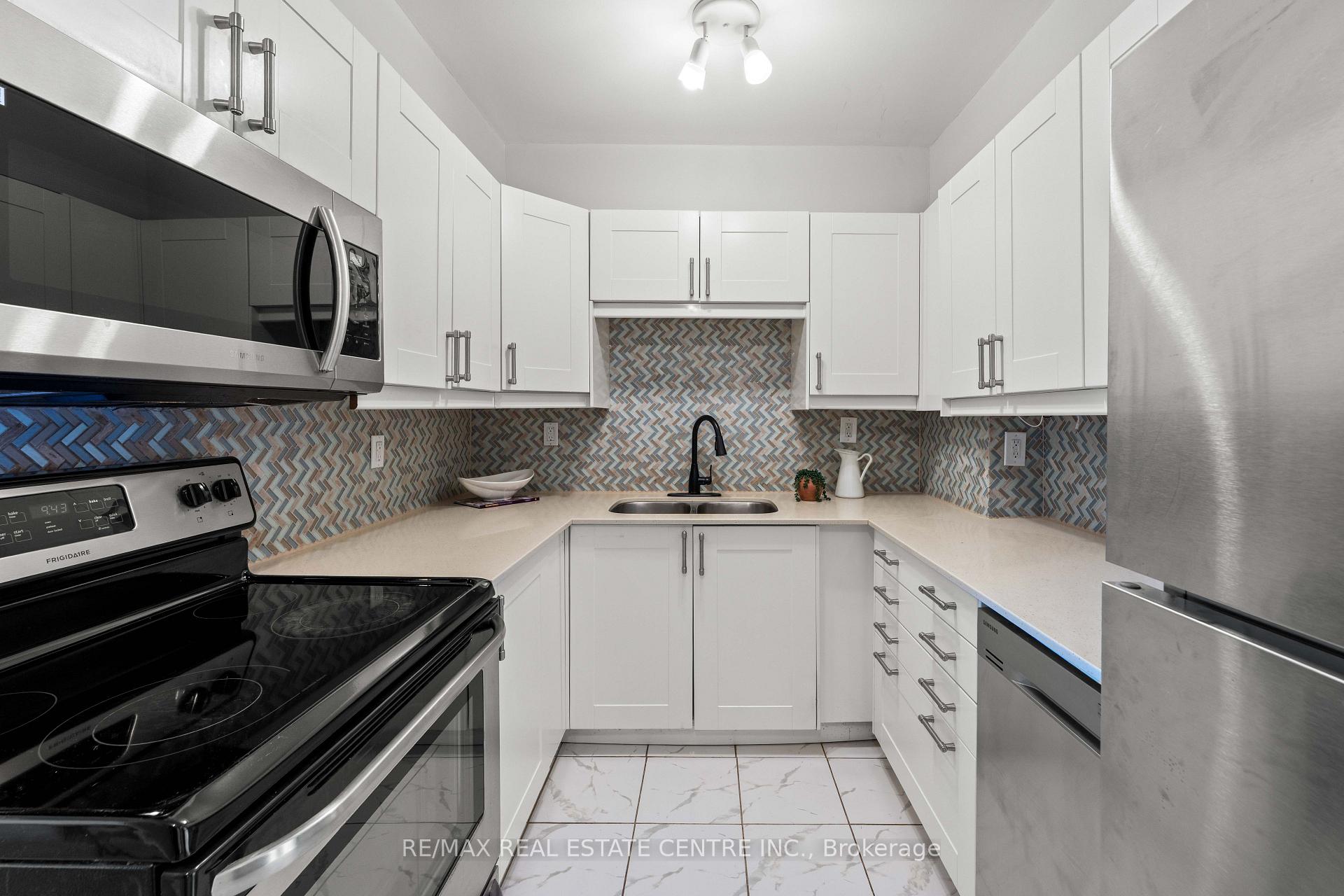 Photo 20 of Unit 504, 130 Neptune Drive, Toronto, Englemount-Lawrence — HOMEH