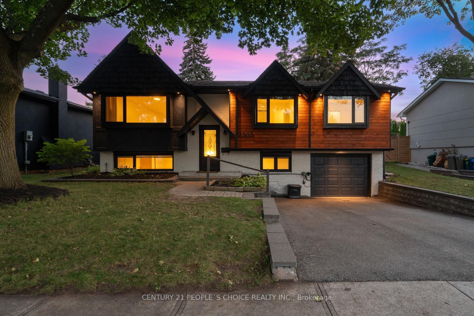 Photo 1 of 2505 Yarmouth Crescent, Oakville, West — HOMEH