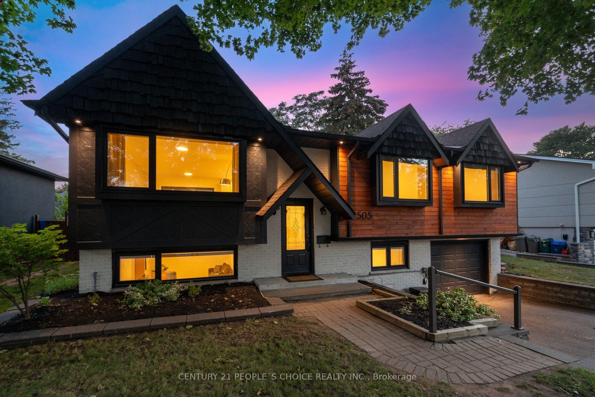 Photo 2 of 2505 Yarmouth Crescent, Oakville, West — HOMEH
