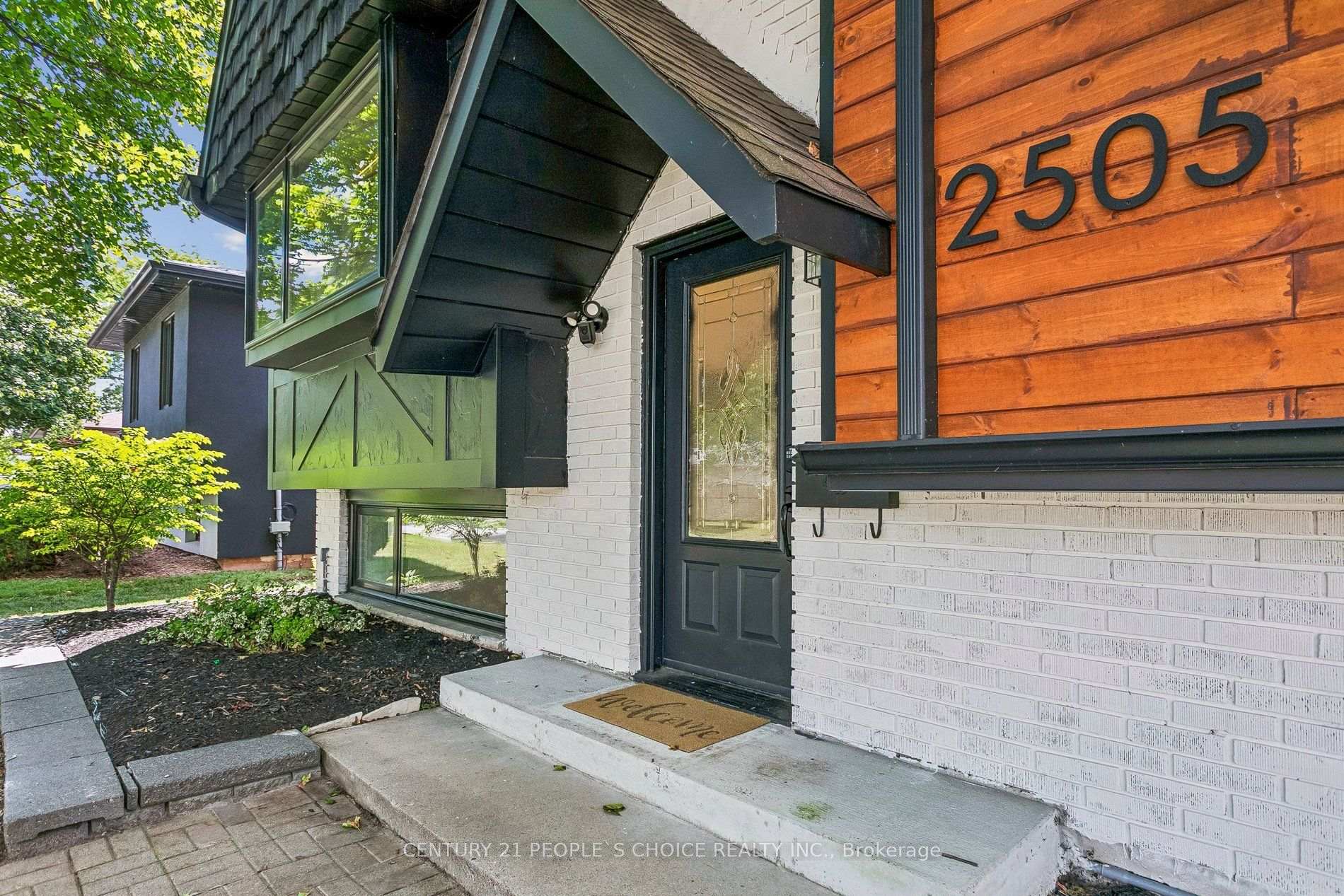 Photo 5 of 2505 Yarmouth Crescent, Oakville, West — HOMEH