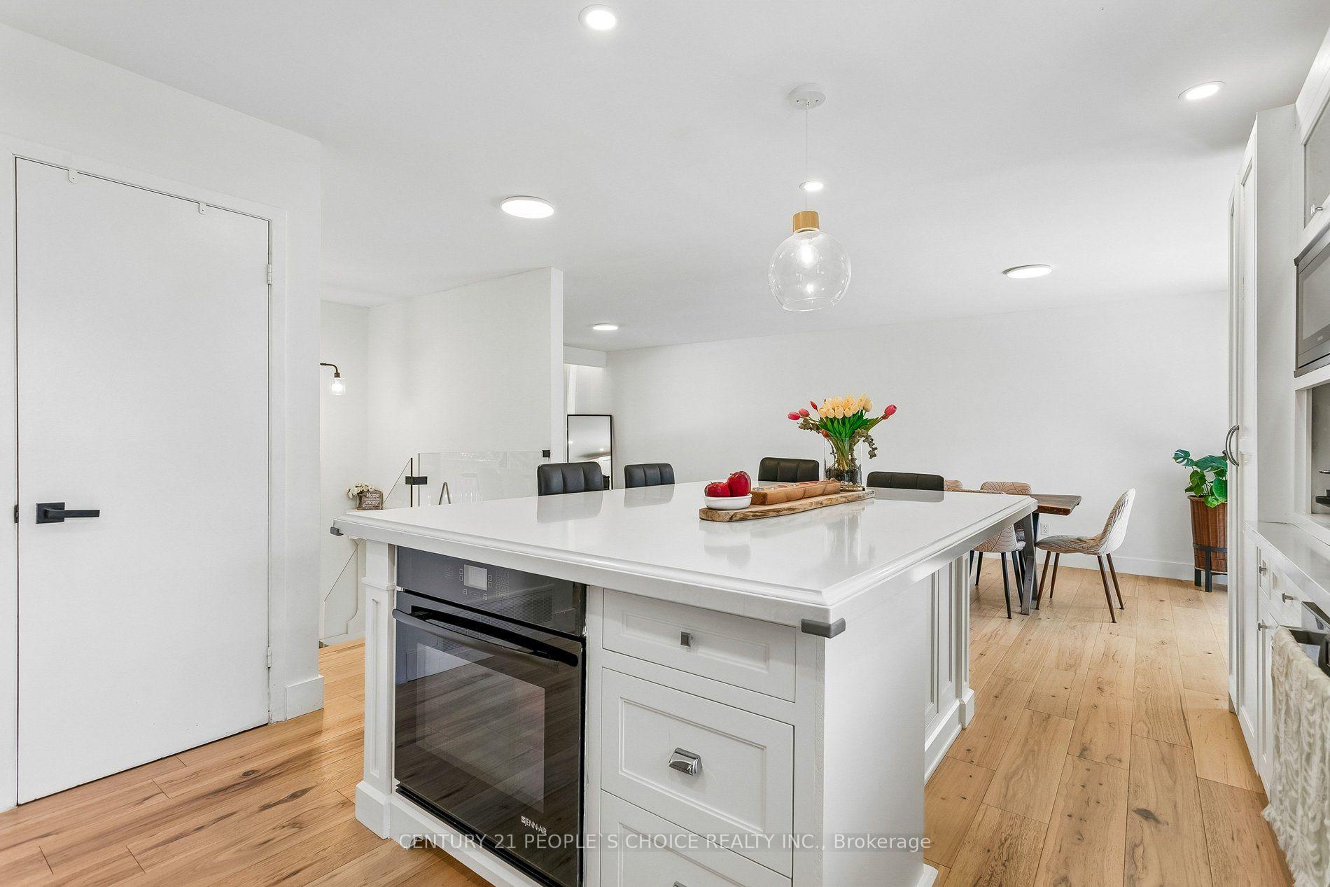 Photo 15 of 2505 Yarmouth Crescent, Oakville, West — HOMEH