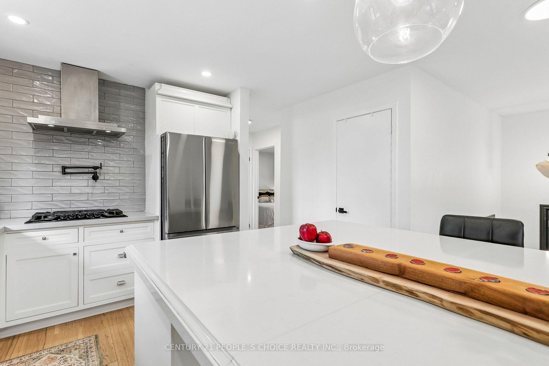 Photo 16 of 2505 Yarmouth Crescent, Oakville, West — HOMEH