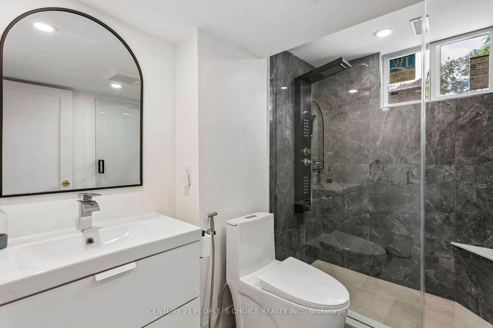 Photo 33 of 2505 Yarmouth Crescent, Oakville, West — HOMEH