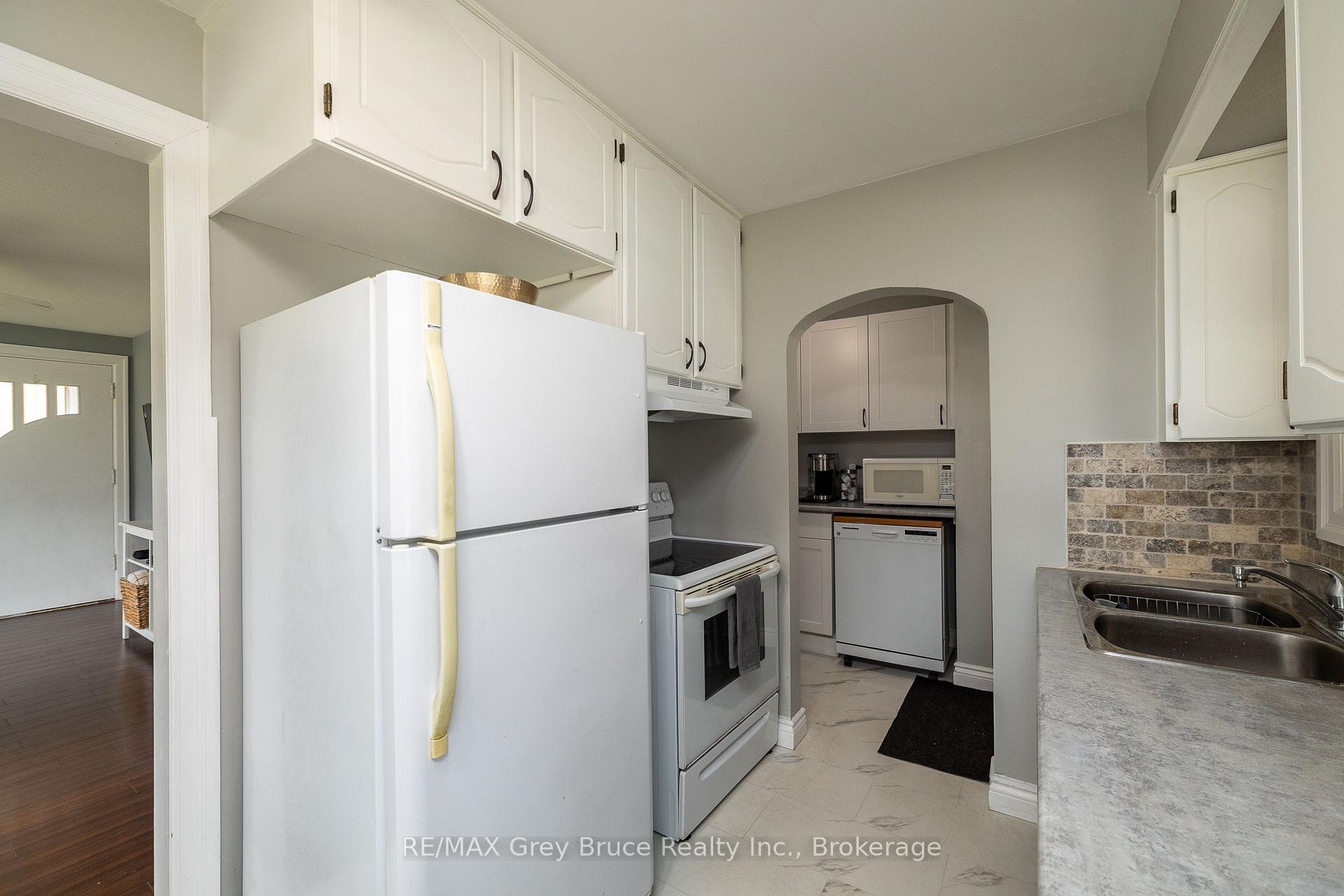 Photo 7 of 2120 4th Avenue W, Owen Sound — HOMEH