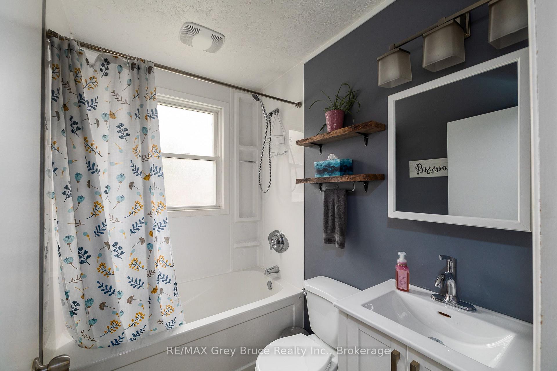 Photo 15 of 2120 4th Avenue W, Owen Sound — HOMEH
