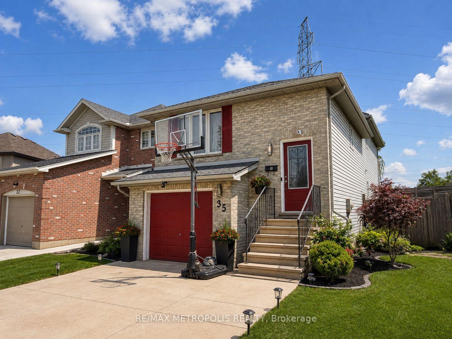 Photo 2 of 35 Phair Crescent, London, South J — HOMEH