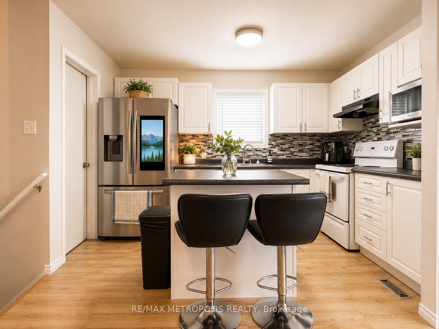 Photo 4 of 35 Phair Crescent, London, South J — HOMEH