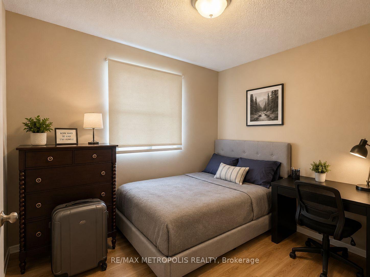 Photo 8 of 35 Phair Crescent, London, South J — HOMEH