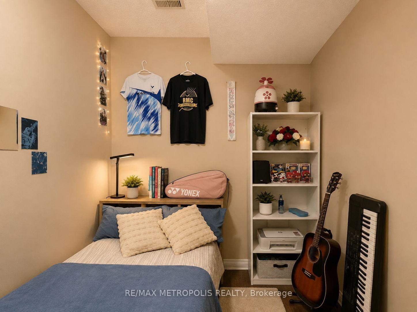 Photo 9 of 35 Phair Crescent, London, South J — HOMEH