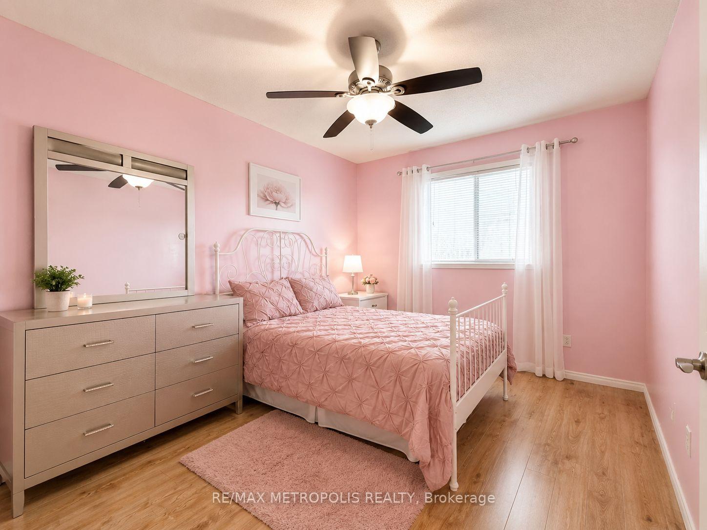 Photo 11 of 35 Phair Crescent, London, South J — HOMEH