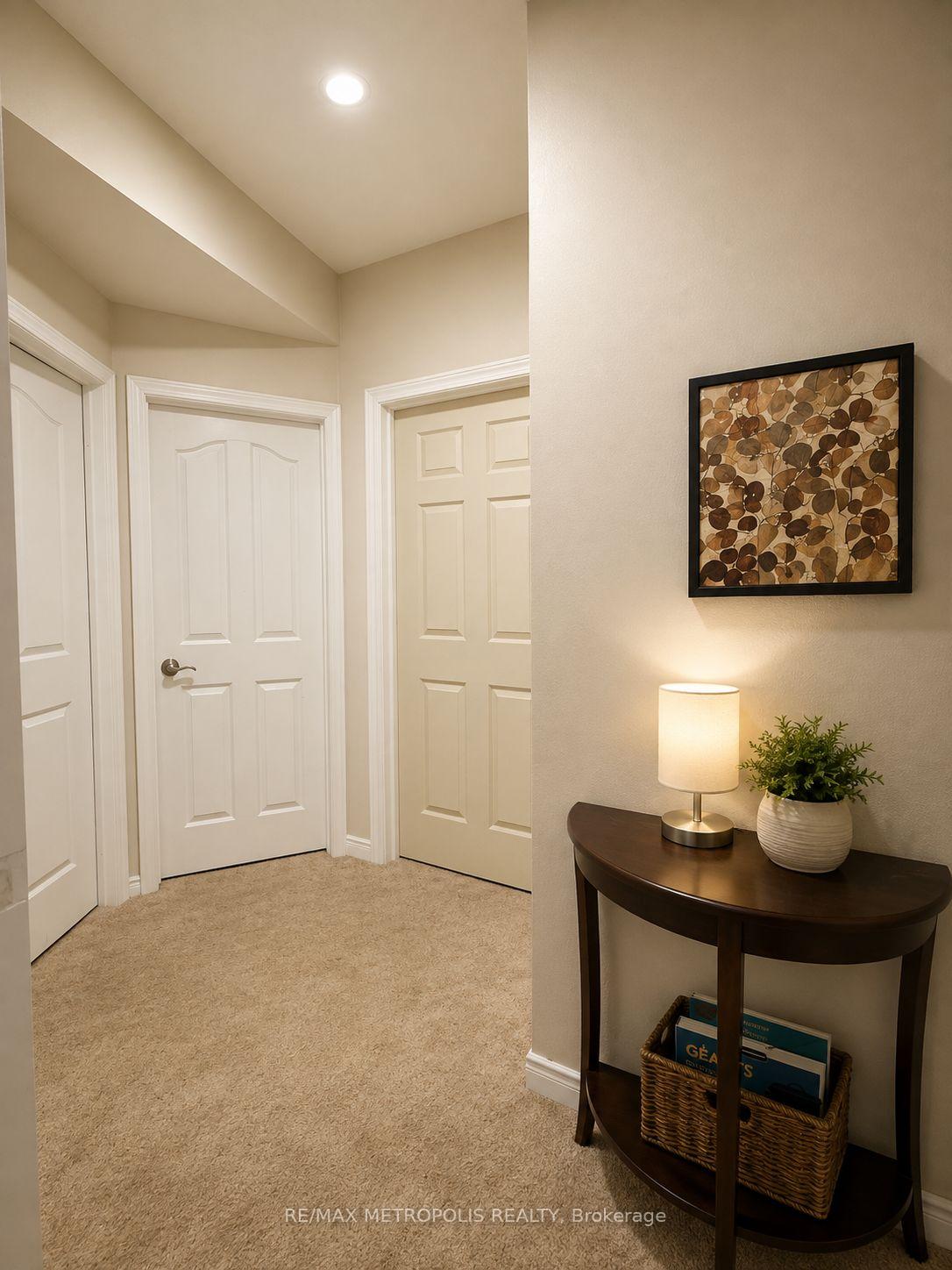 Photo 14 of 35 Phair Crescent, London, South J — HOMEH
