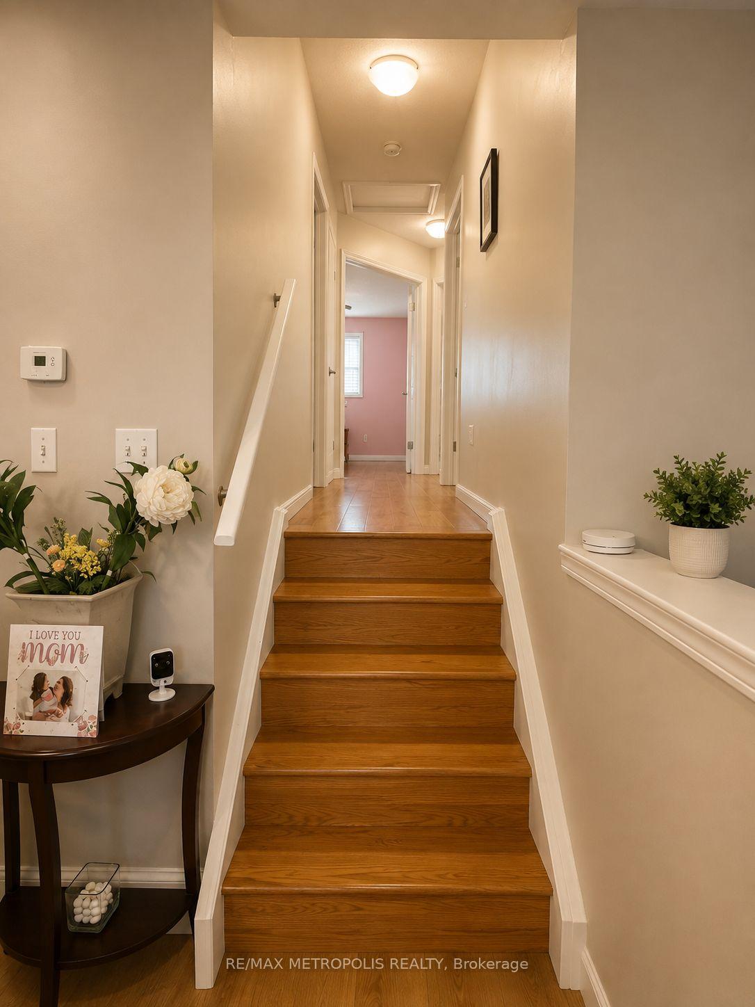 Photo 15 of 35 Phair Crescent, London, South J — HOMEH
