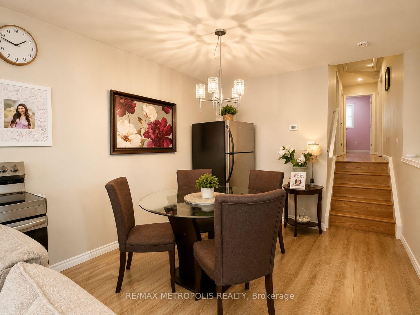 Photo 16 of 35 Phair Crescent, London, South J — HOMEH