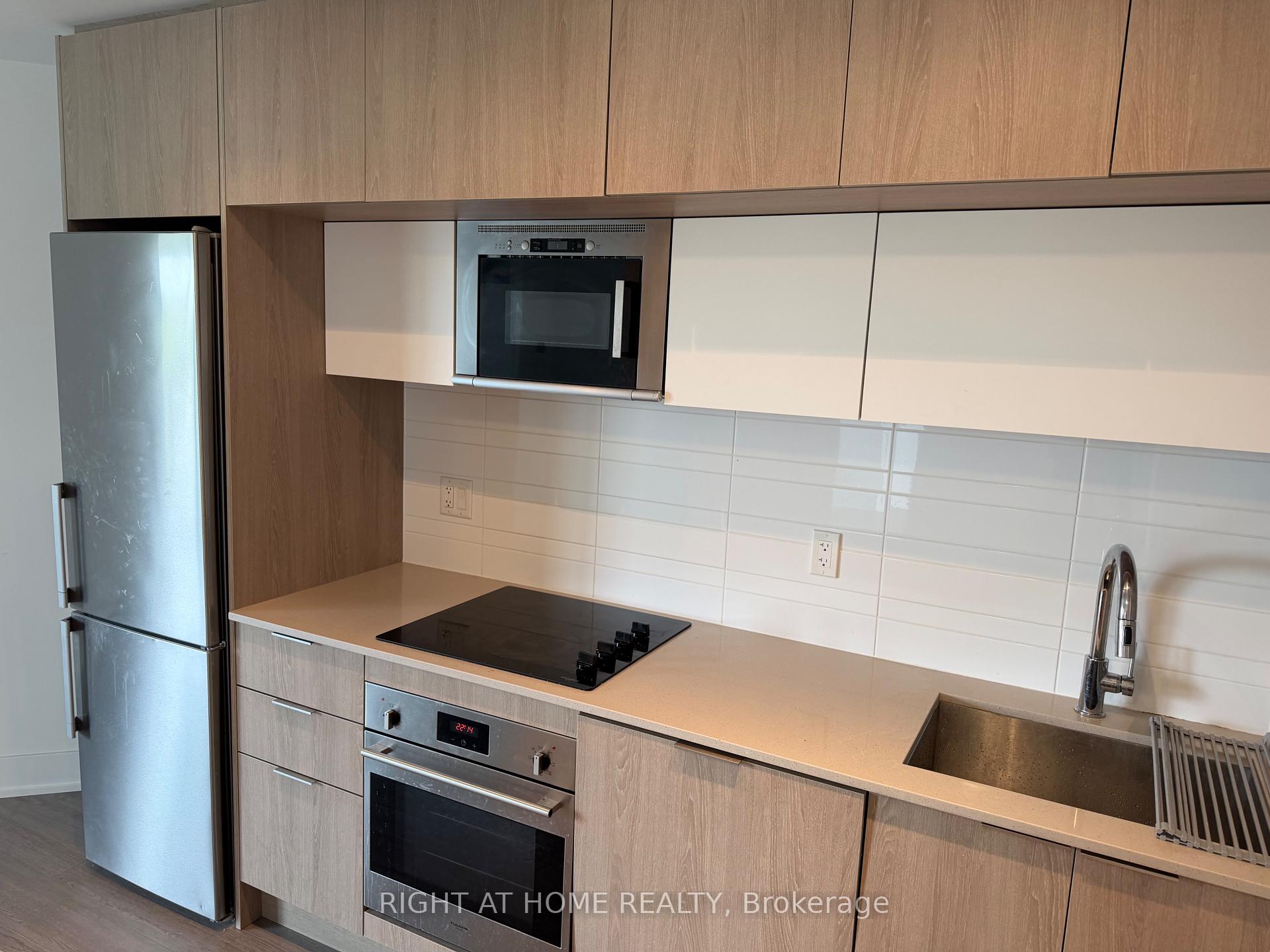 Photo 4 of Unit 705, 1 Belsize Drive, Toronto, Mount Pleasant West — HOMEH