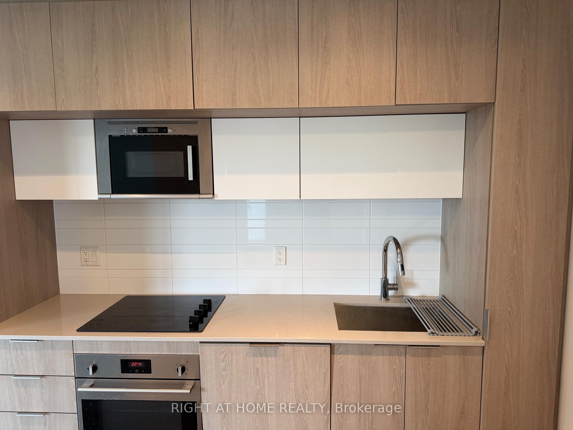 Photo 3 of Unit 705, 1 Belsize Drive, Toronto, Mount Pleasant West — HOMEH