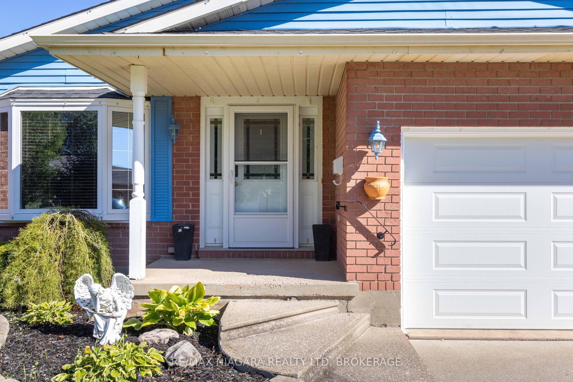 Photo 3 of 27 Andrea Drive, St. Catharines, Rykert/Vansickle — HOMEH