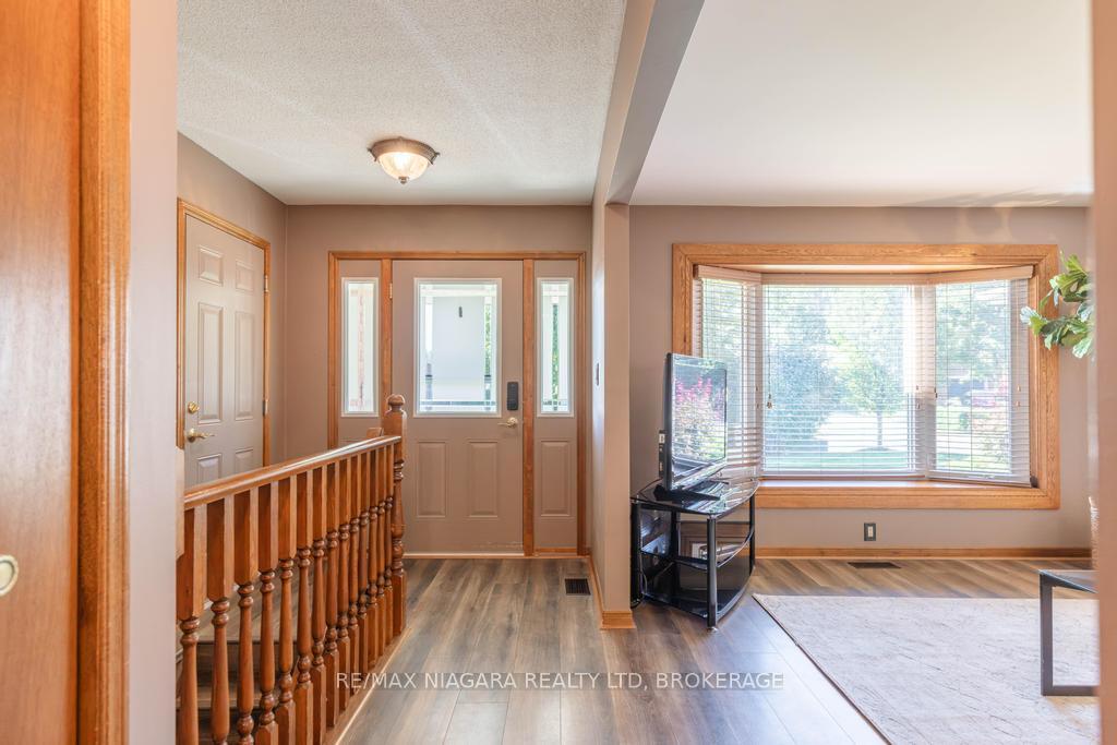 Photo 4 of 27 Andrea Drive, St. Catharines, Rykert/Vansickle — HOMEH