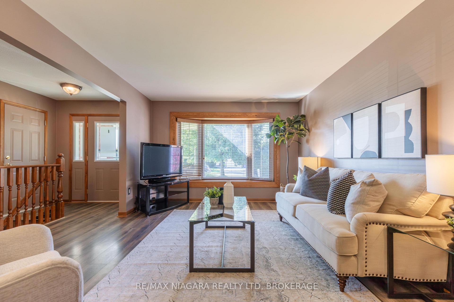 Photo 8 of 27 Andrea Drive, St. Catharines, Rykert/Vansickle — HOMEH