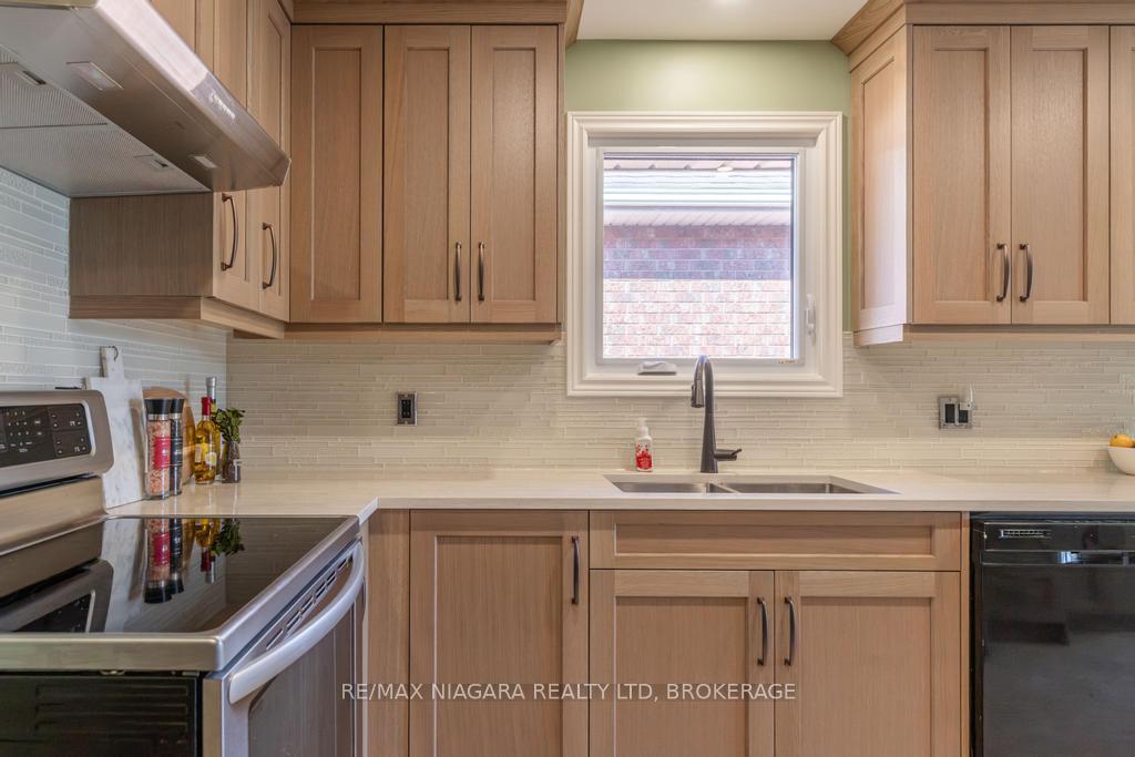 Photo 12 of 27 Andrea Drive, St. Catharines, Rykert/Vansickle — HOMEH