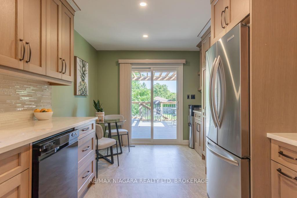 Photo 13 of 27 Andrea Drive, St. Catharines, Rykert/Vansickle — HOMEH