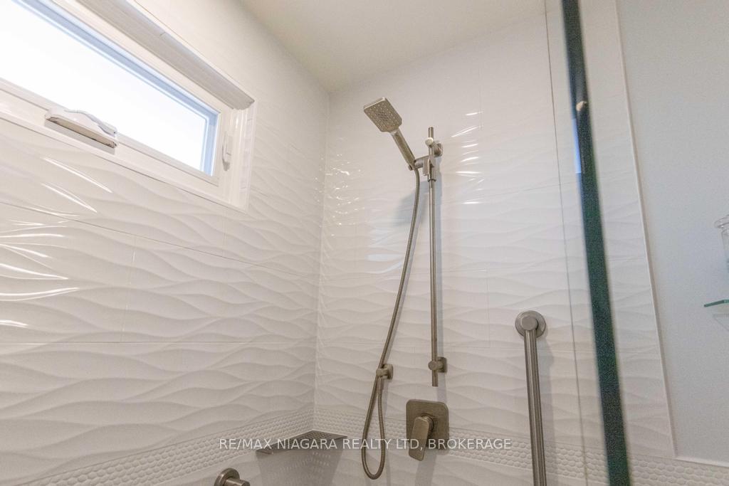 Photo 17 of 27 Andrea Drive, St. Catharines, Rykert/Vansickle — HOMEH