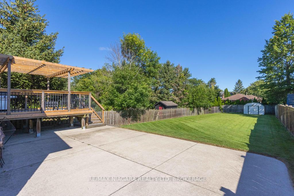 Photo 24 of 27 Andrea Drive, St. Catharines, Rykert/Vansickle — HOMEH