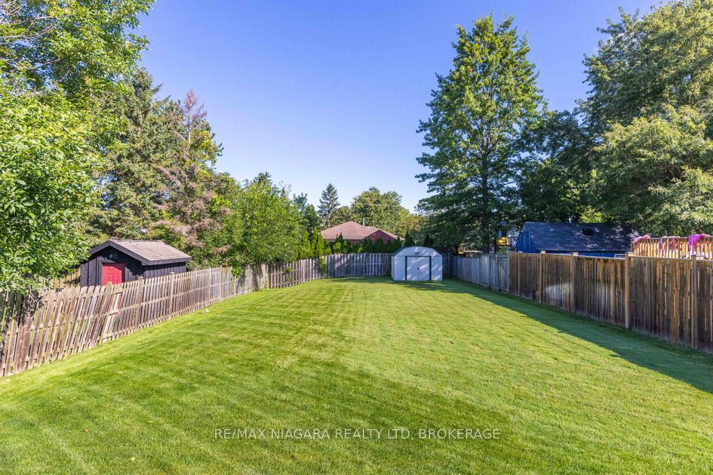 Photo 25 of 27 Andrea Drive, St. Catharines, Rykert/Vansickle — HOMEH