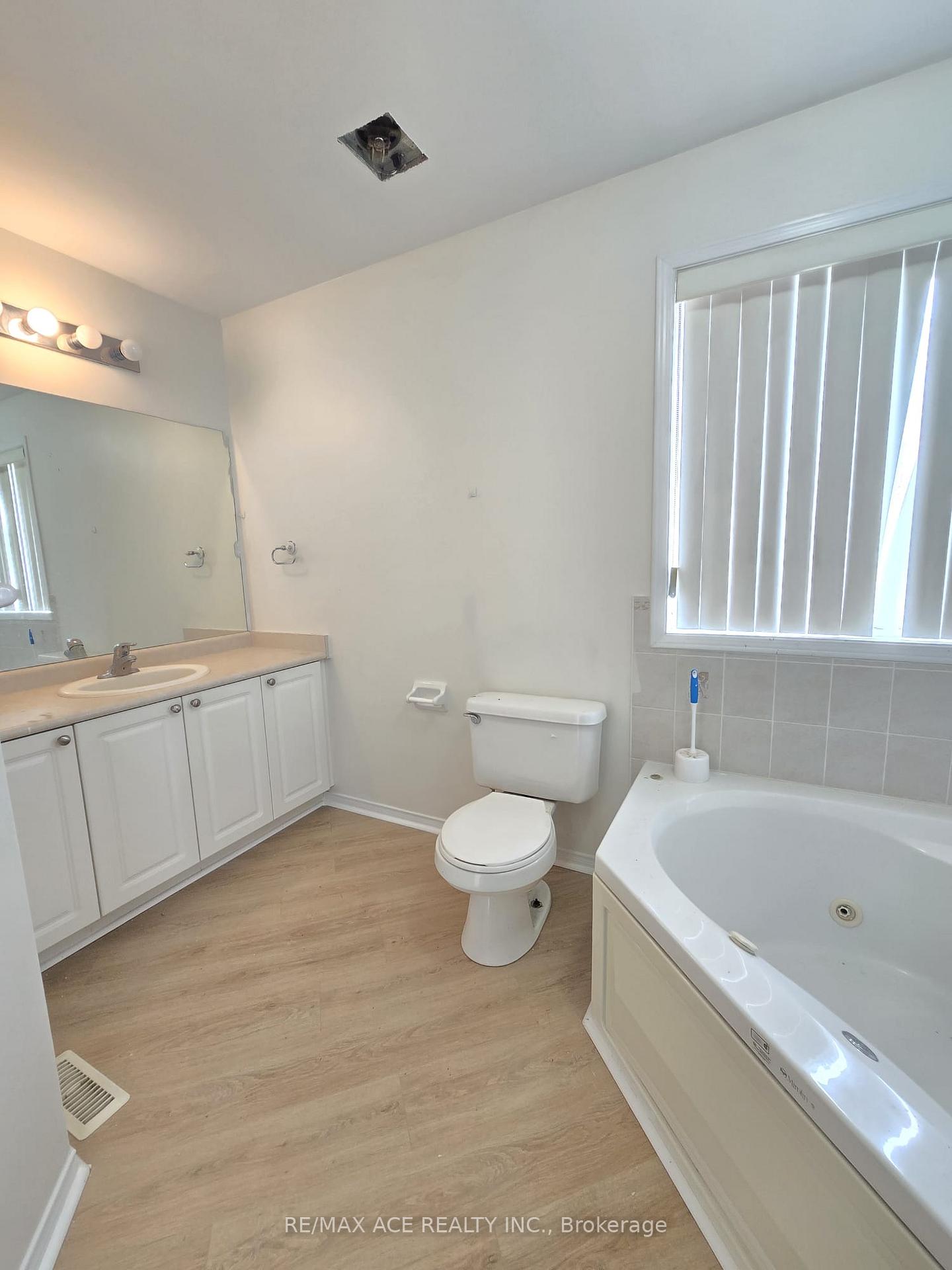 Photo 5 of Unit Main, 48 Ambler Bay, Barrie, Georgian Drive — HOMEH
