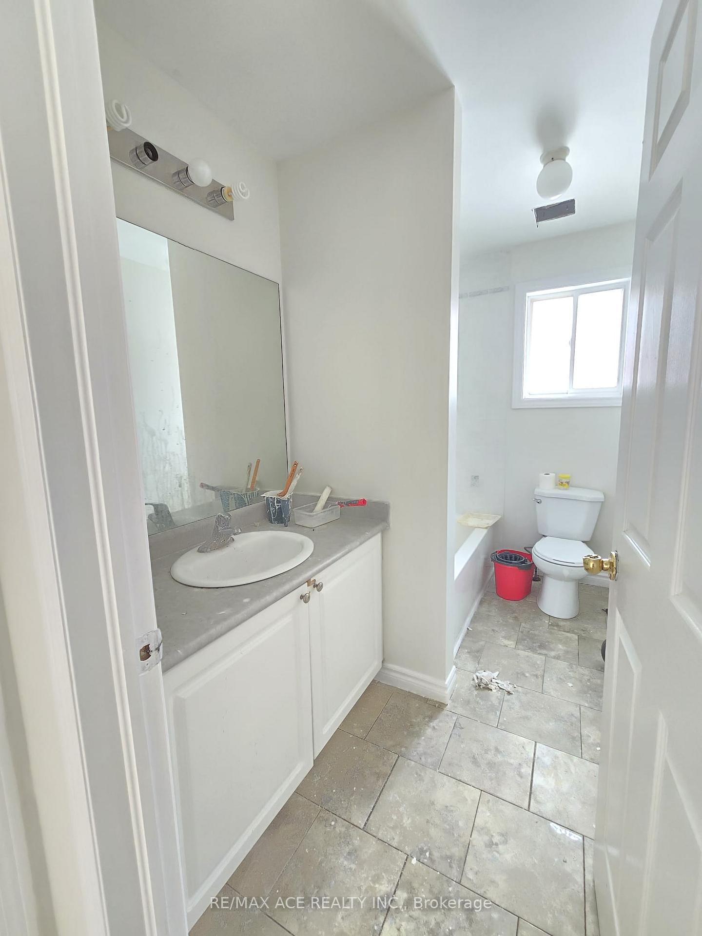 Photo 6 of Unit Main, 48 Ambler Bay, Barrie, Georgian Drive — HOMEH