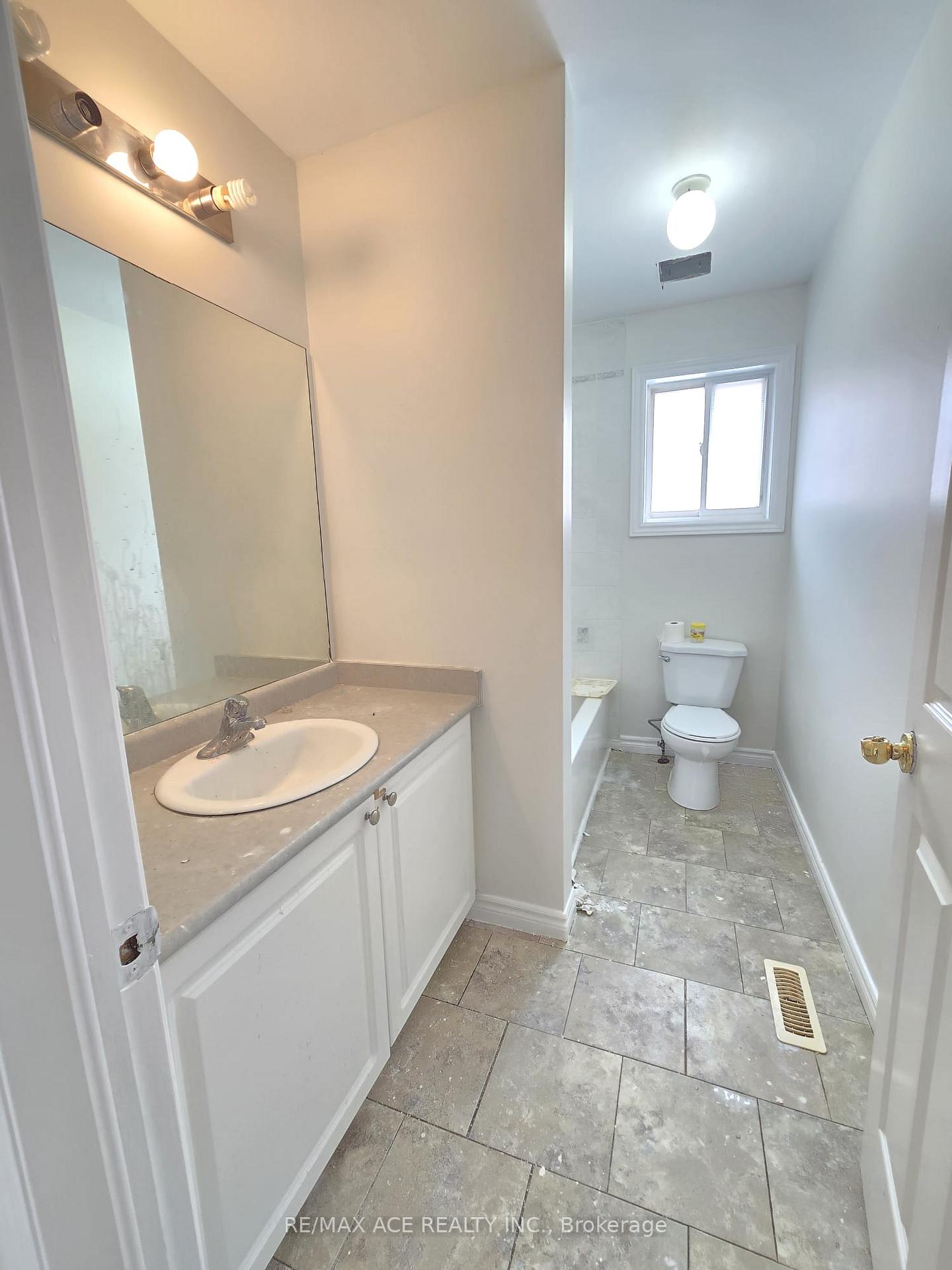 Photo 7 of Unit Main, 48 Ambler Bay, Barrie, Georgian Drive — HOMEH