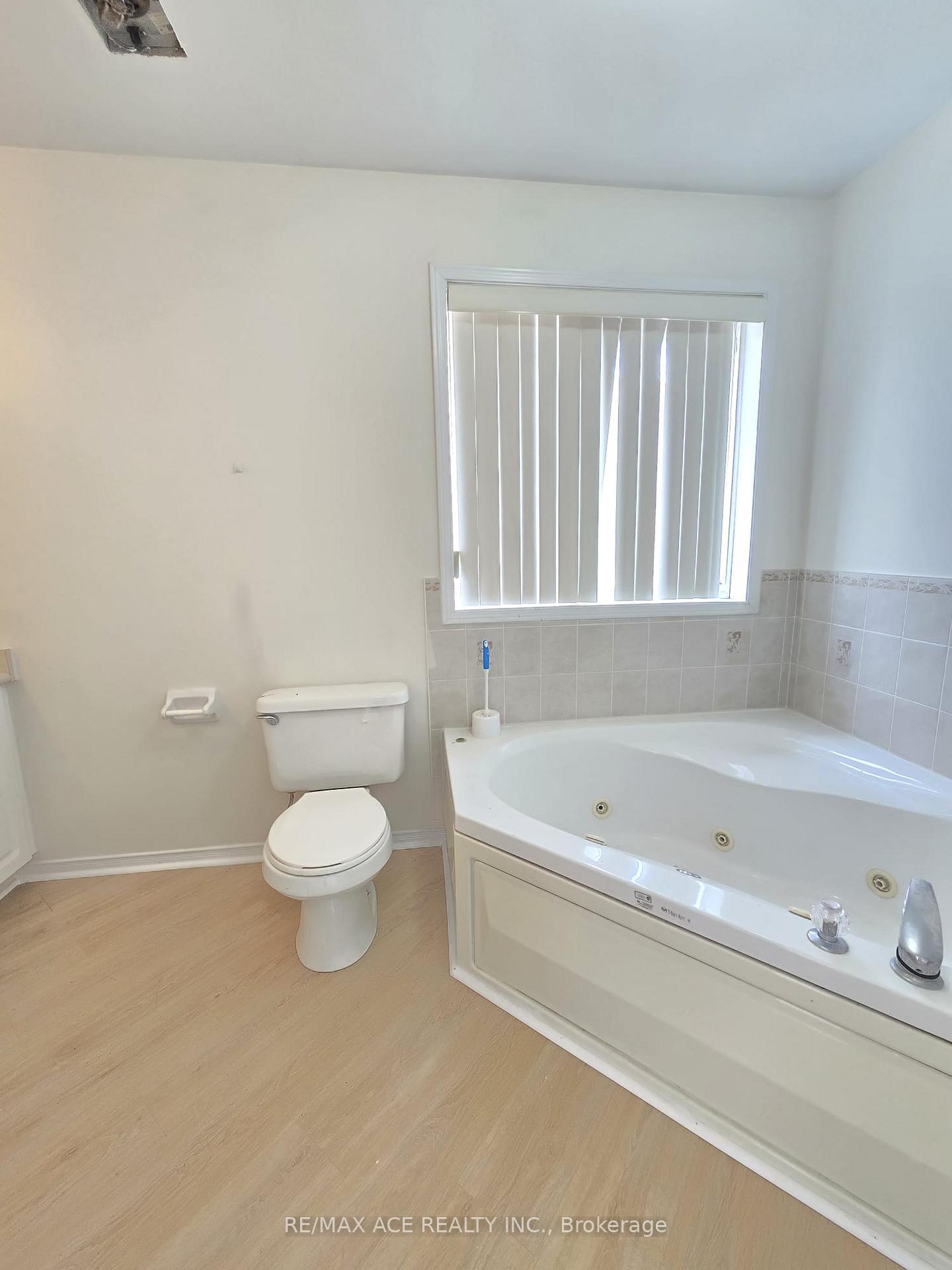 Photo 9 of Unit Main, 48 Ambler Bay, Barrie, Georgian Drive — HOMEH