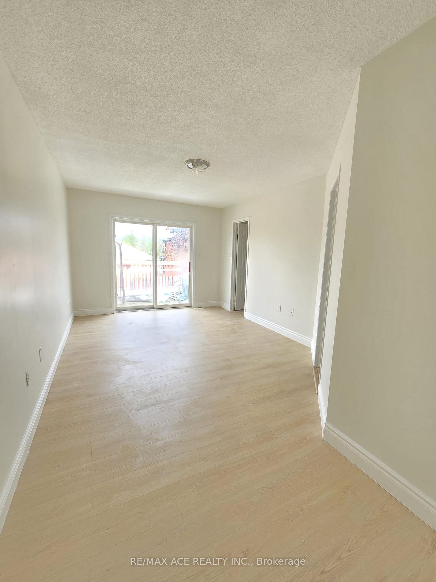 Photo 10 of Unit Main, 48 Ambler Bay, Barrie, Georgian Drive — HOMEH