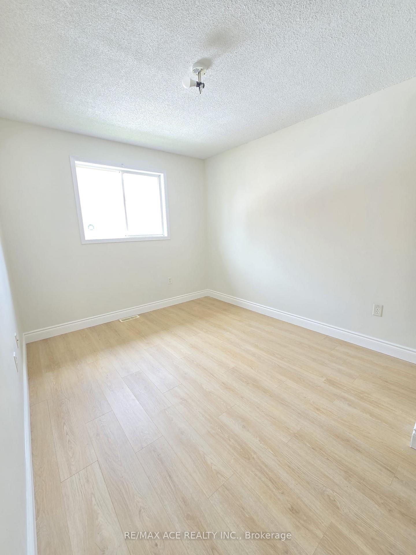 Photo 11 of Unit Main, 48 Ambler Bay, Barrie, Georgian Drive — HOMEH
