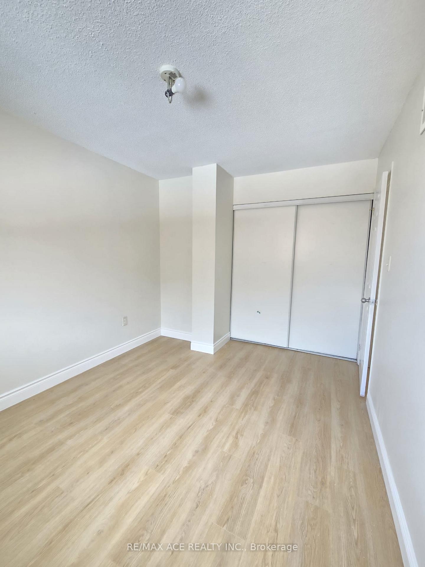 Photo 12 of Unit Main, 48 Ambler Bay, Barrie, Georgian Drive — HOMEH