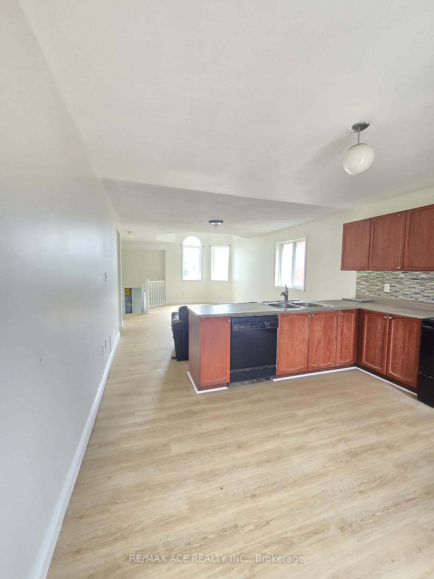 Photo 14 of Unit Main, 48 Ambler Bay, Barrie, Georgian Drive — HOMEH