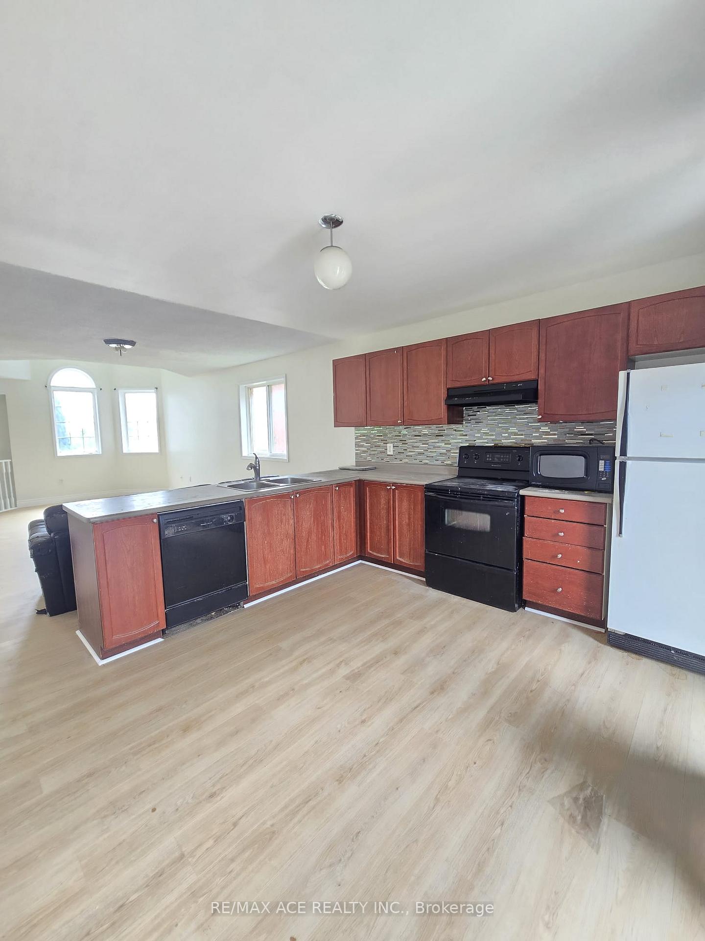 Photo 15 of Unit Main, 48 Ambler Bay, Barrie, Georgian Drive — HOMEH