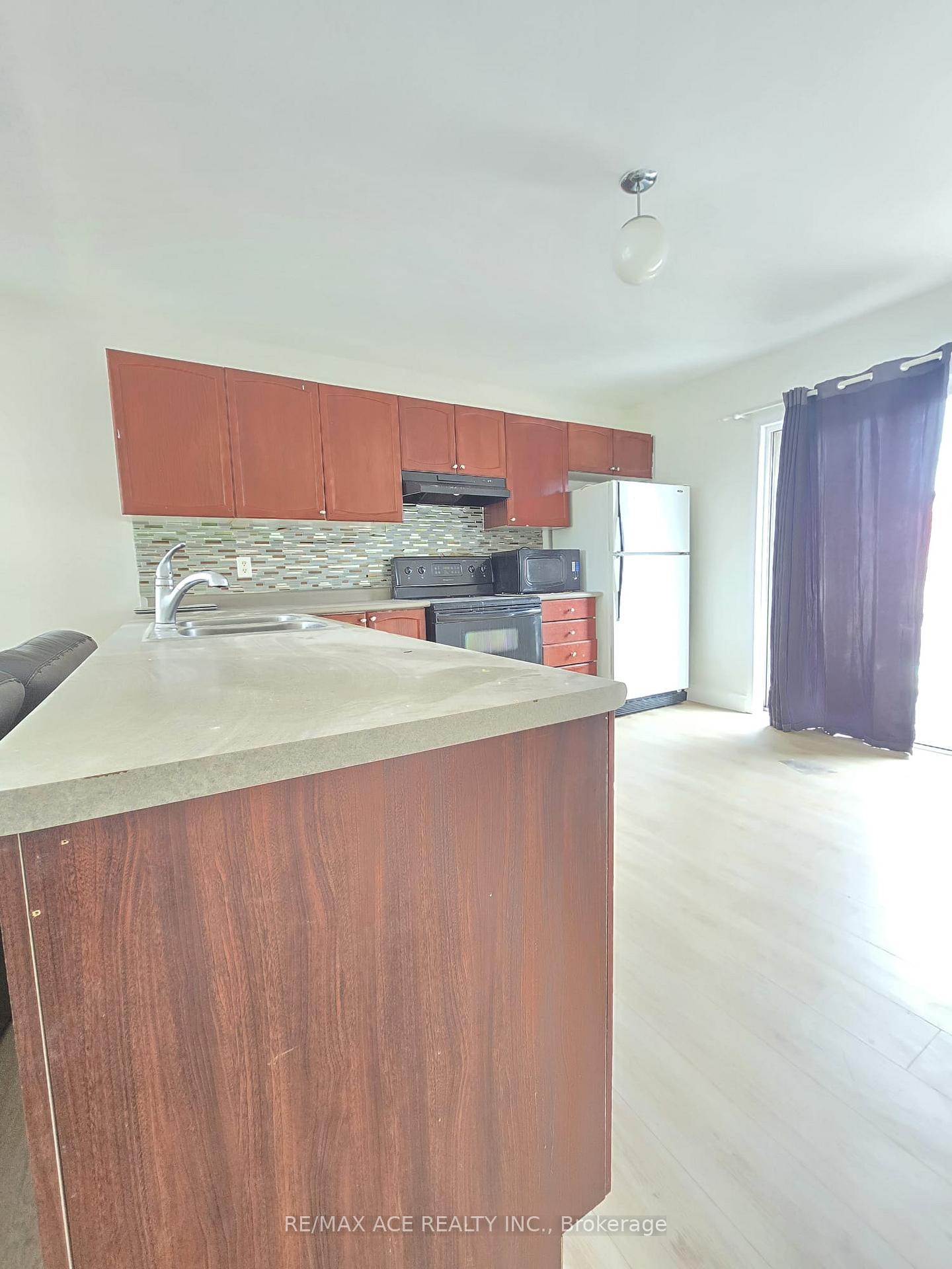 Photo 16 of Unit Main, 48 Ambler Bay, Barrie, Georgian Drive — HOMEH