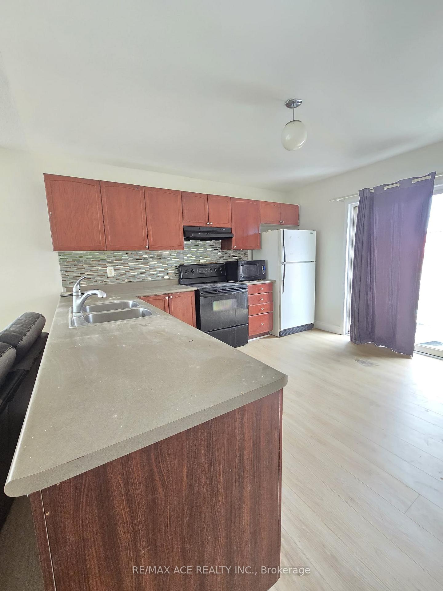 Photo 18 of Unit Main, 48 Ambler Bay, Barrie, Georgian Drive — HOMEH