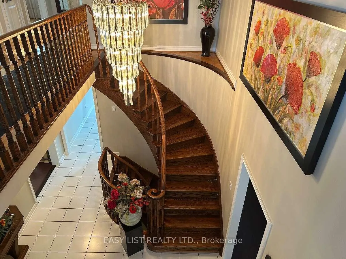 Photo 6 of 14 Gas Light Crescent, Vaughan, East Woodbridge — HOMEH